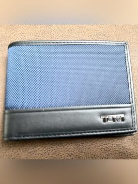 NEW TUMI   Global Double Billfold Wallet - Ballistic Nylon & Leather - NAVY BLUE